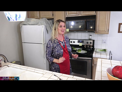 ❤️ Ibu tiri memerah susu dia di dapur sebelum kencannya ☑ Video anal di id.redgast4asset.ru